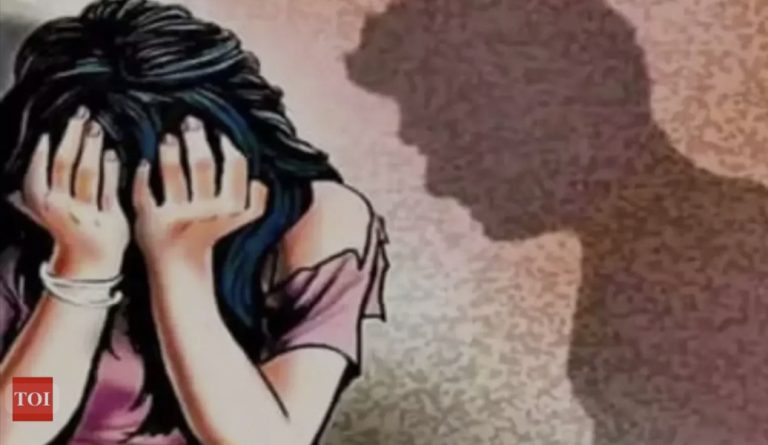 अल्पवयीन मुलीला लग्नाचे आमिष दाखवून लैंगिक अत्याचार ! तरुणीने Social Media वर ब्लॉक केले म्हणून लहान भावाचे केले अपहरण, अ‍ॅट्रोसिटीसह पोक्सो अंतर्गत गुन्हा दाखल