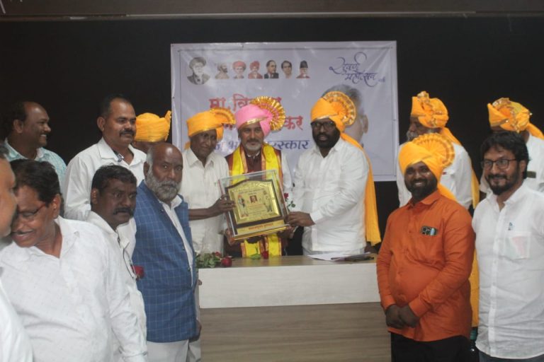 समाजीक कार्यकर्ते विकास लक्ष्मण सातारकर हे समाज भुषण पुरस्काराने सन्मानित. 