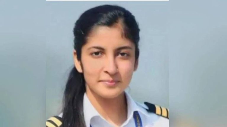 नॉनव्हेज खाण्यावरूनही भांडण; प्रियकराने १२ दिवस व्हॉट्सॲपवर ब्लॉक केल्याने पायलट प्रेयसीची आत्महत्या 