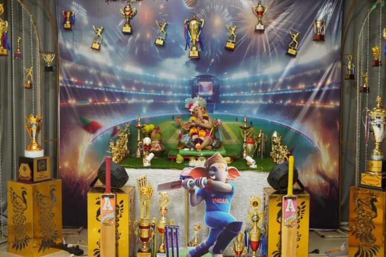 श्री. संतोष तुपे यांची अनोखी क्रिकेट थीम गणपती सजावट २०२५